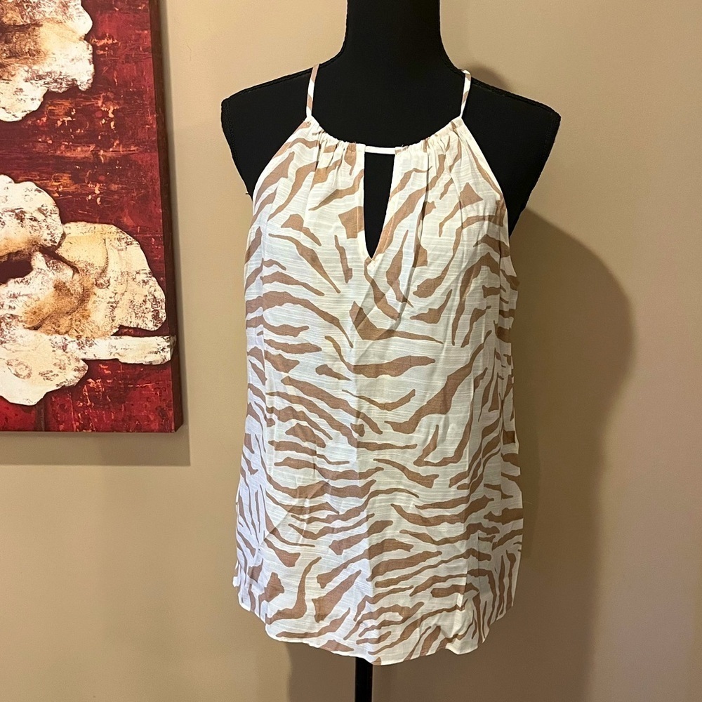 Nine West High Neck Keyhole Tank in giraffe print, size Medium